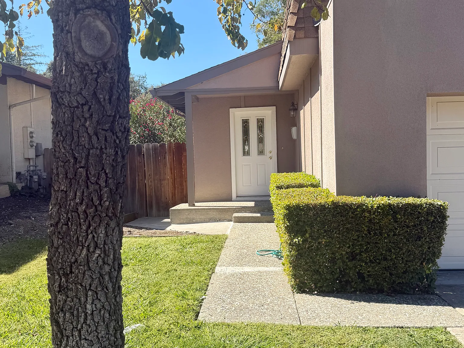 3 bed, 1256 sqft, $3,550 — Photo 2
