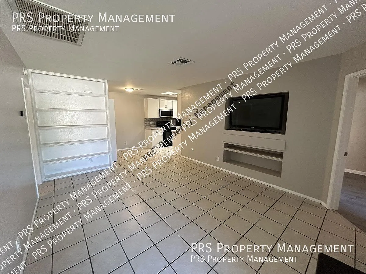 Chandler Townhome Now Showing — Photo 4