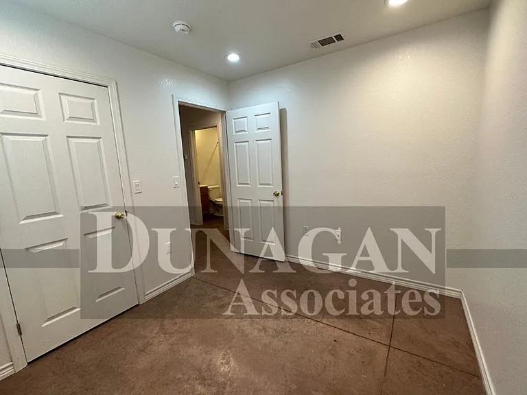 706 N Guadalupe St — Photo 5