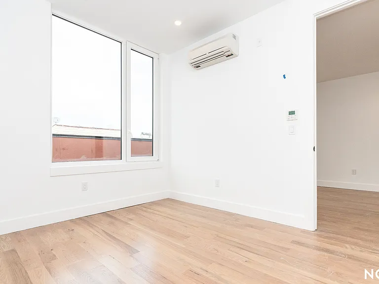 230 N 7th St #201 — Photo 16