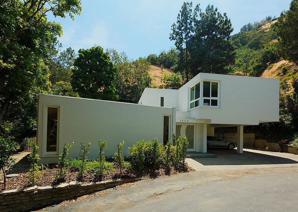 1st image of 1909 N Beverly Dr