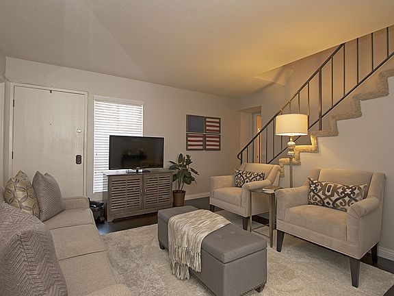 2nd image of 3089 Gladstone St APT 2