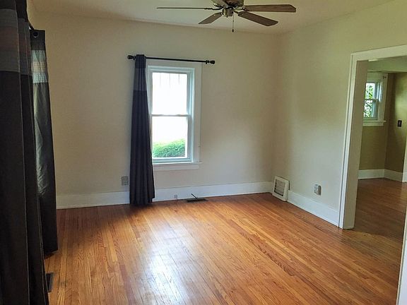 5th image of 2046 Merrill St