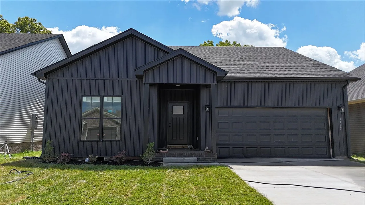 3 bed, 1600 sqft, $1,950 — Photo 1