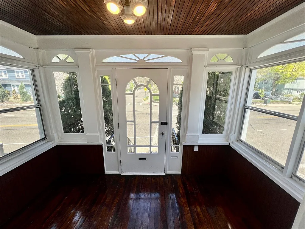 3 bed, 1.0 bath, 1526 sqft, $3,450 — Photo 2