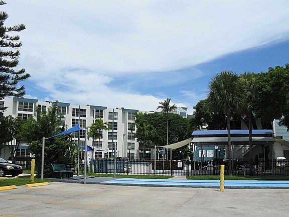 4th image of 17570 Atlantic Blvd APT 118
