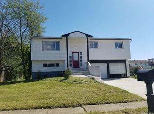 135 Spring St, Massapequa, NY 11758
