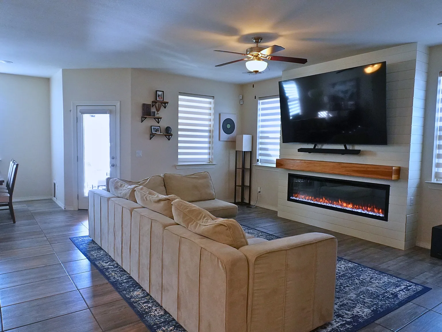 3 bed, 1980 sqft, $2,300 — Photo 3
