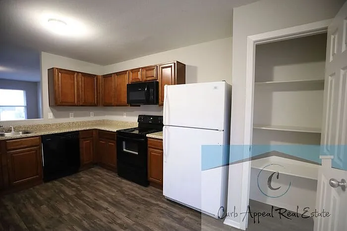 3829 Churchill Dr — Photo 3