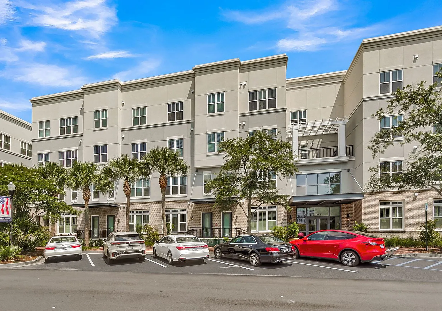 Modern Daniel Island Condo — Photo 2