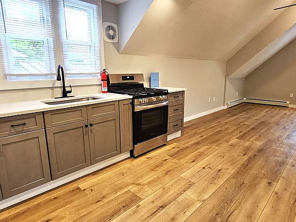 3rd image of 202 East Ave #2