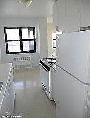 2nd image of 955 Underhill Ave #302