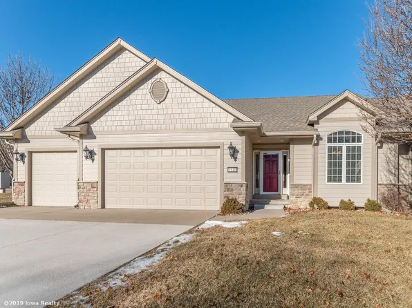 8849 Stonepointe Ln, Johnston, IA 50131