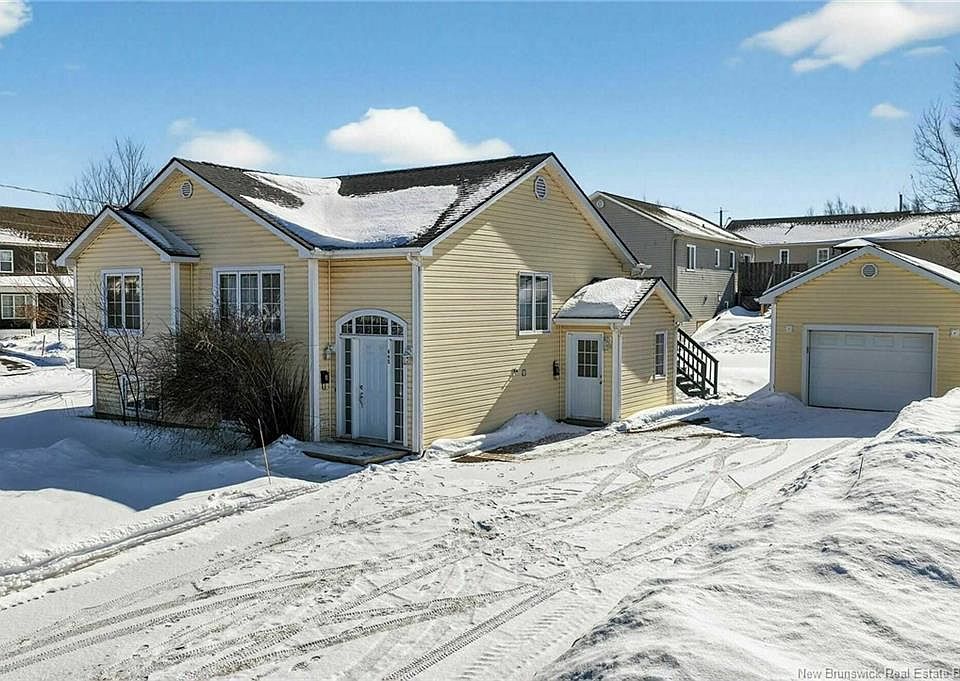 1st image of 645 Melanson Rd