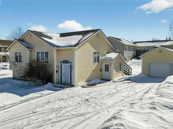 645 Melanson Rd, Dieppe, NB E1A 1A5