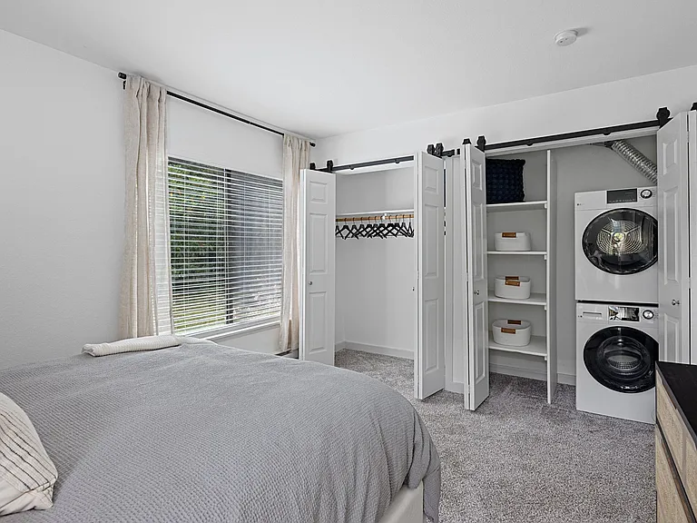 Large Closets at The Lakes in Bellevue, WA 98007