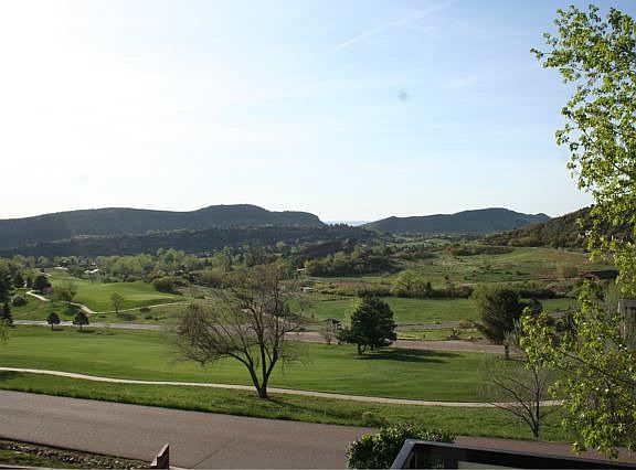 Spectacular Views of red rocks, golf course & wildlife