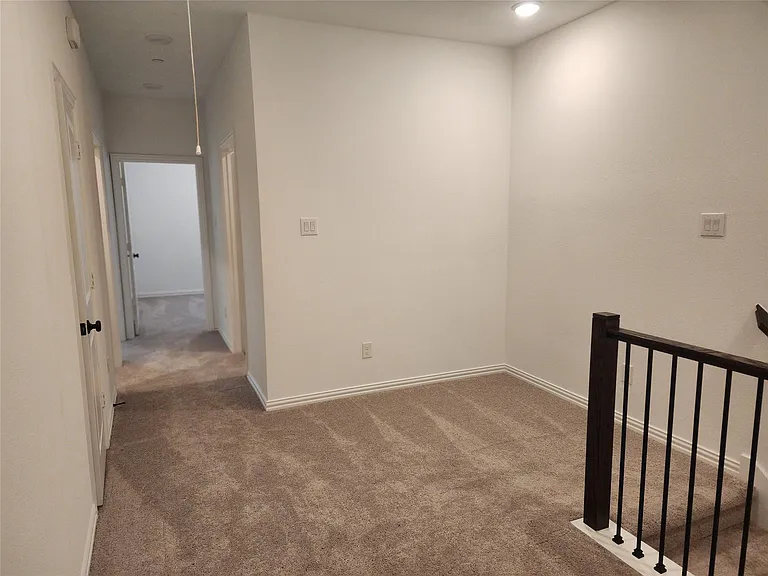 627 Redwood Way — Photo 6