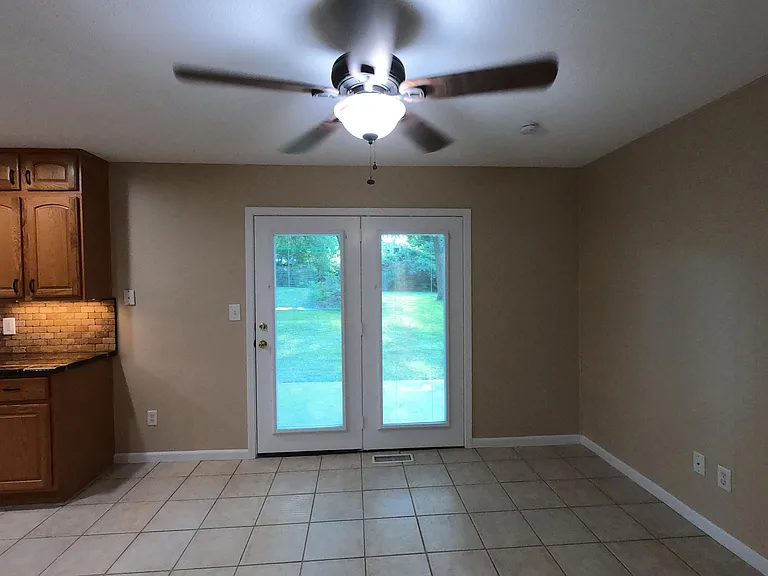 5830 Perry Ln — Photo 20