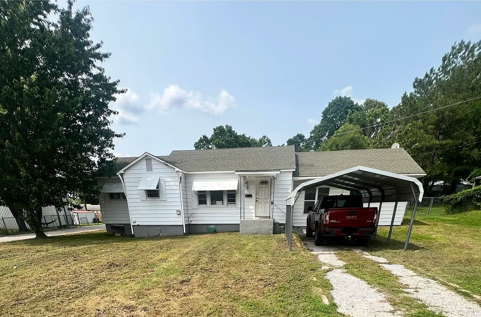 3 bed, 1600 sqft, $1,475 — Photo 1
