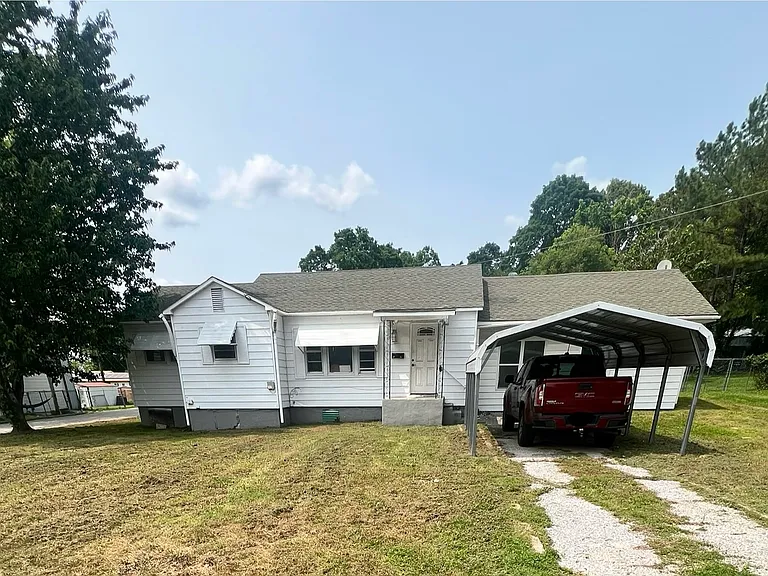 112 Rose Ave — Photo 1
