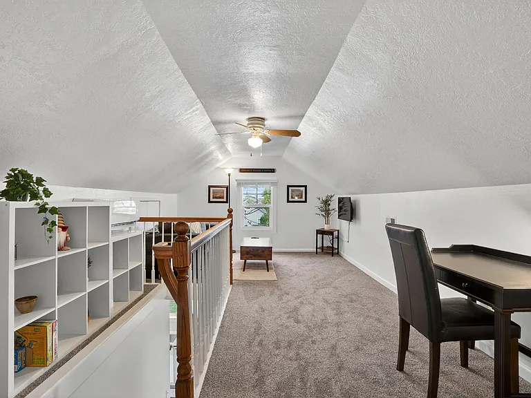 2615 Lancaster St — Photo 11