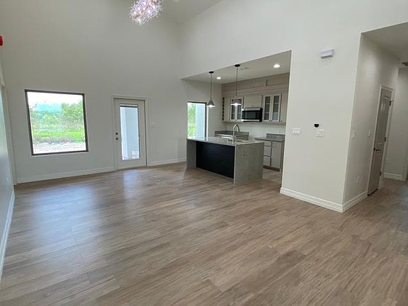 3rd image of 4655 River Oak Cir