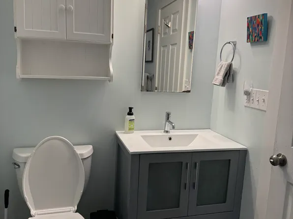 38 Lowell Farm Rd, Falmouth, ME 04105