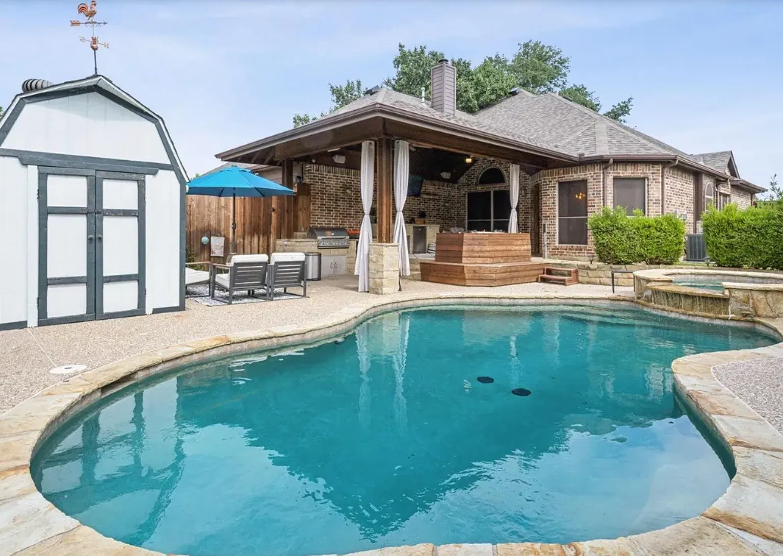 5 bed, 2.5 bath, 2697 sqft, $7,495 — Photo 3