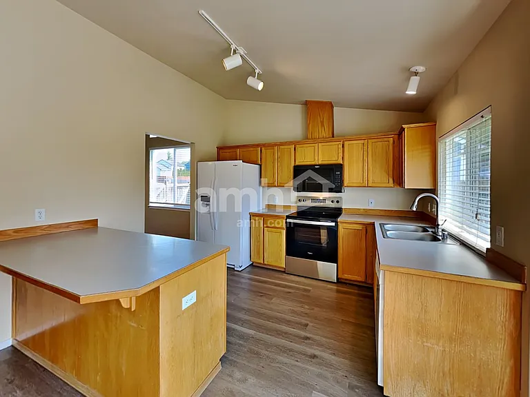 19610 15th Avenue Ct E — Photo 3
