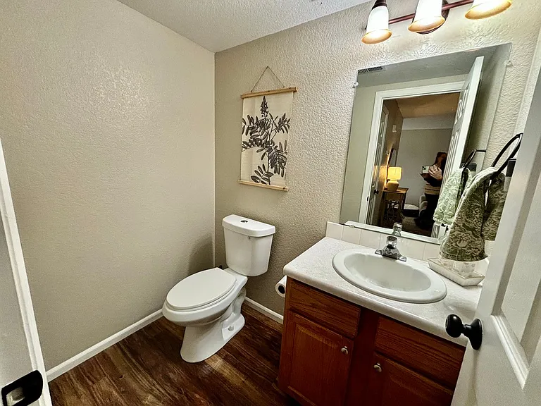 802 Waterglen Dr #D18 — Photo 7