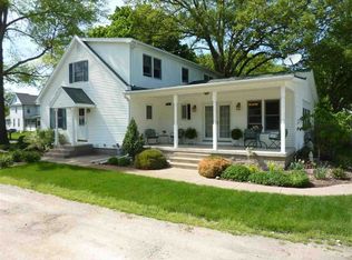 107 N 4th St, Eldridge, IA 52748