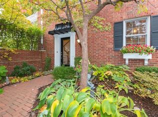 32 Compton Ct, Prairie Village, KS 66208