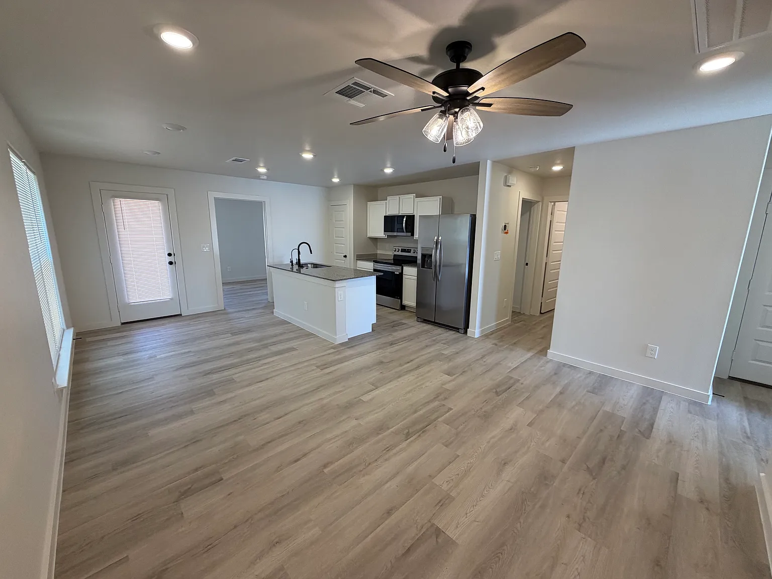 3 bed, 1100 sqft, $2,100 — Photo 2