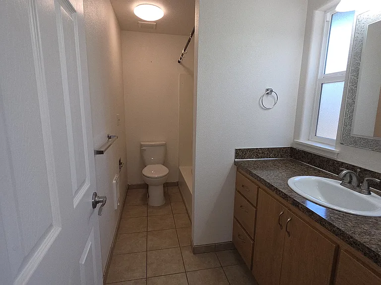 1585 Distinctive Ct S #1585 — Photo 5