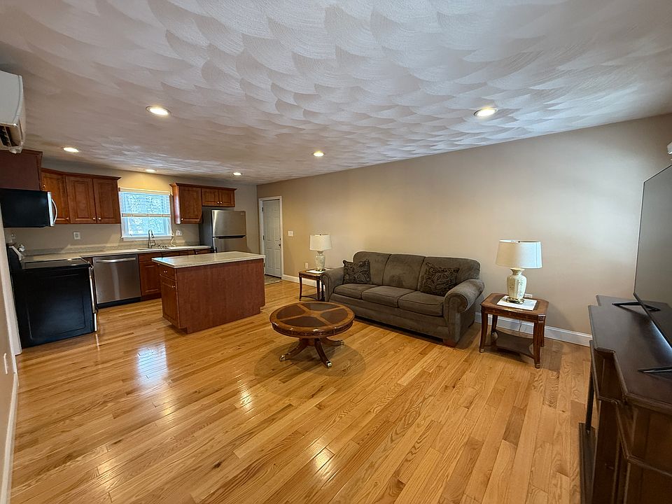 1st image of 19 Kensington Dr #1