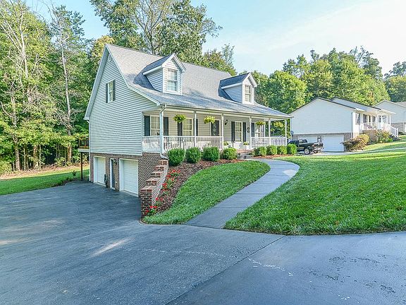 2nd image of 524 Old Village Ct