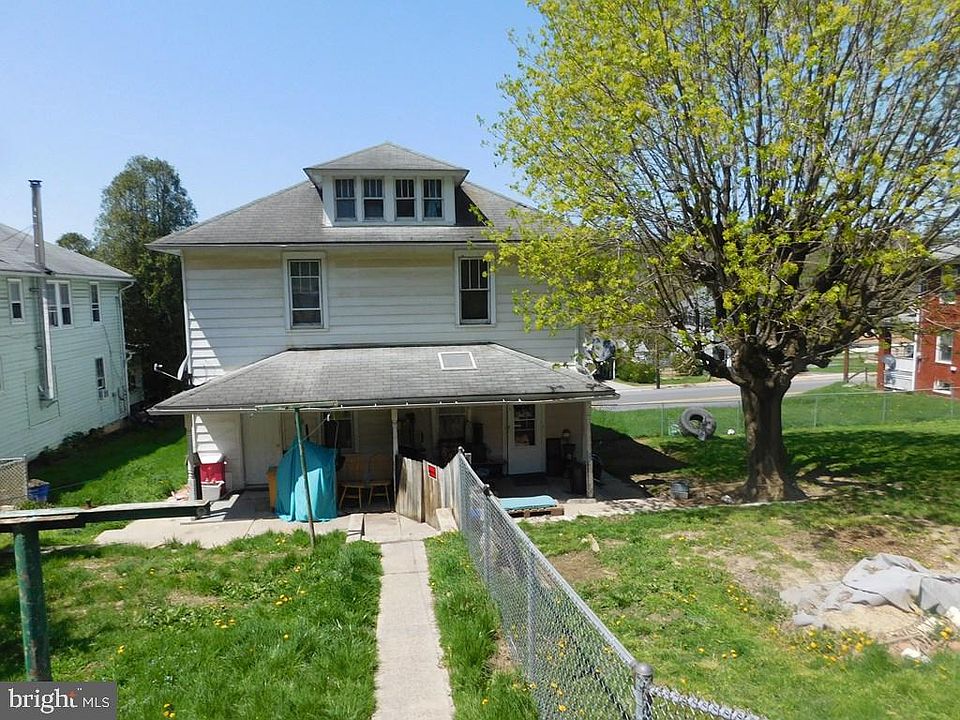 2nd image of 634 E Walnut St