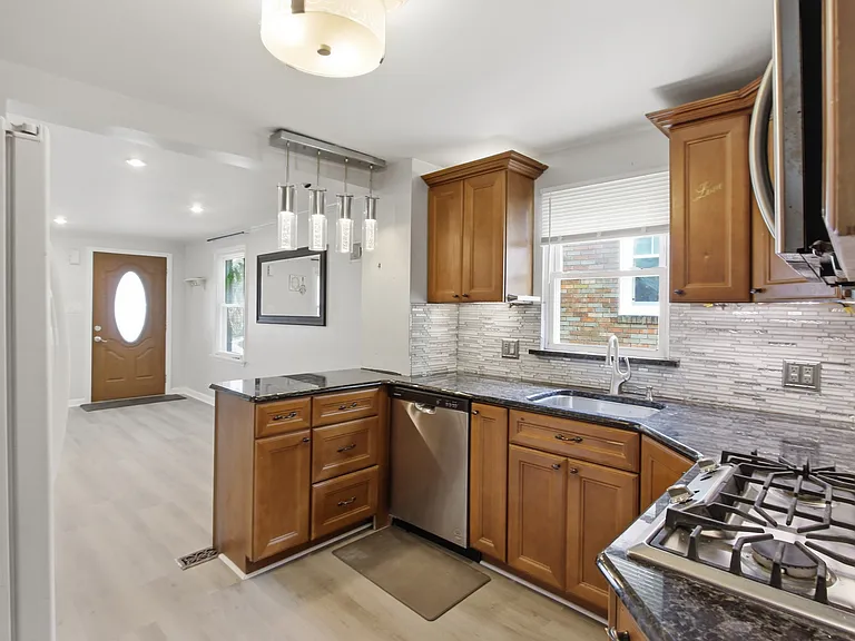 171 Central Ave — Photo 3