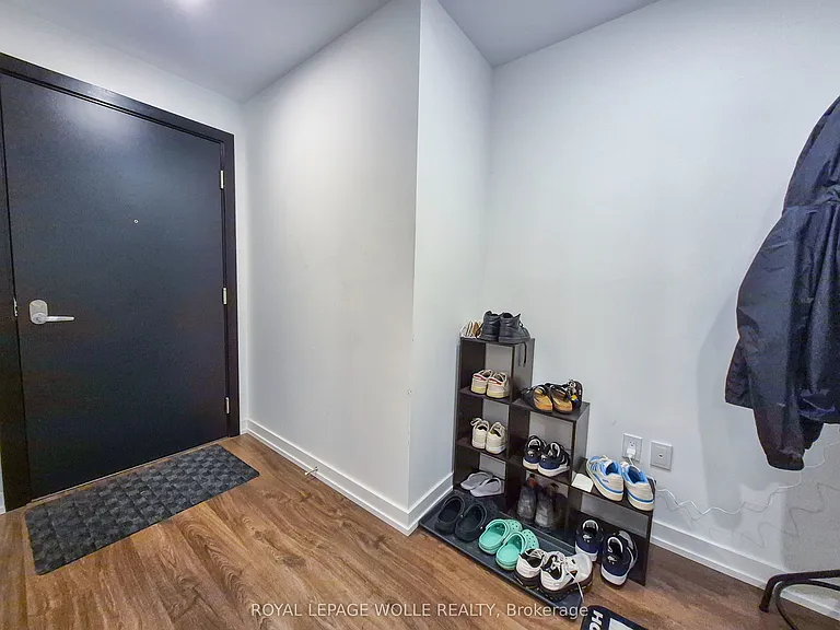 15 Wellington St S #2504 — Photo 1
