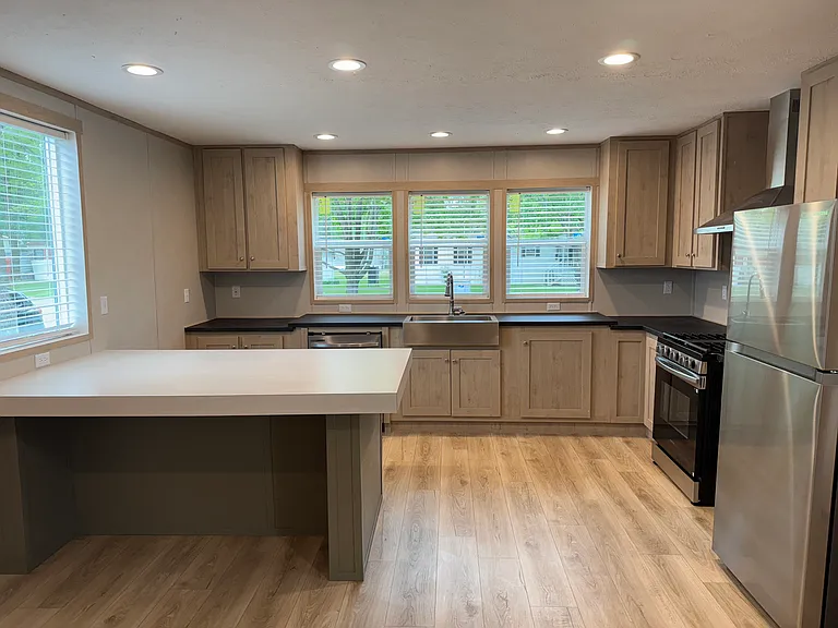 Crestwood — Photo 22
