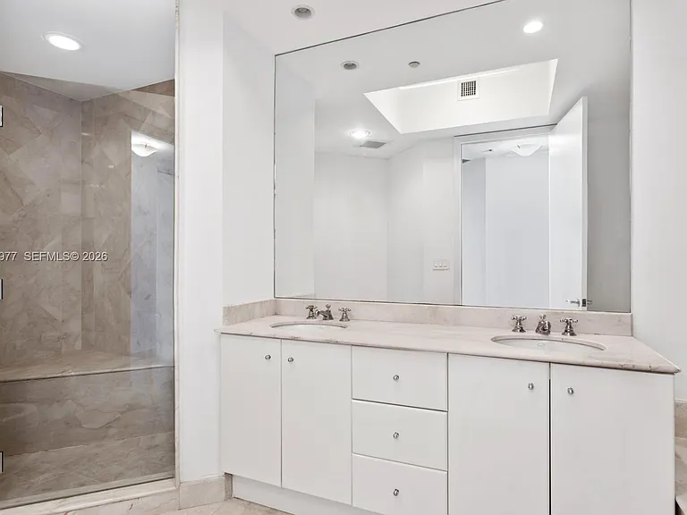 100 S Pointe Dr #1001 — Photo 9