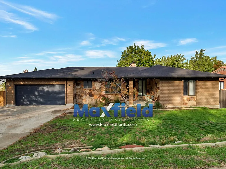 11670 S Hidden Valley Blvd — Photo 2