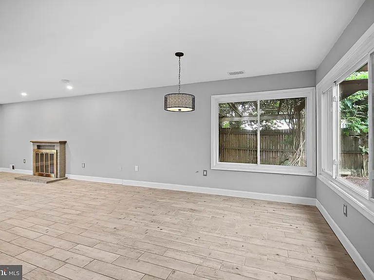 511 Avondale Dr — Photo 17