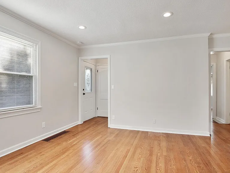 7100 Dearborn St — Photo 11