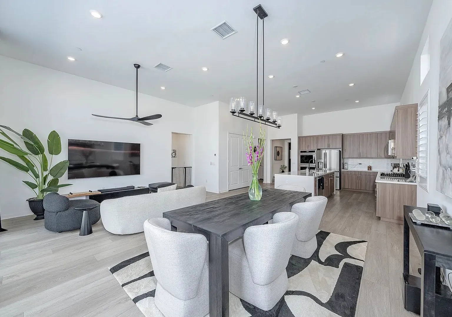 Palm Springs Paradise: Designer-Furnished Home with Private Pool & Spa — Photo 1