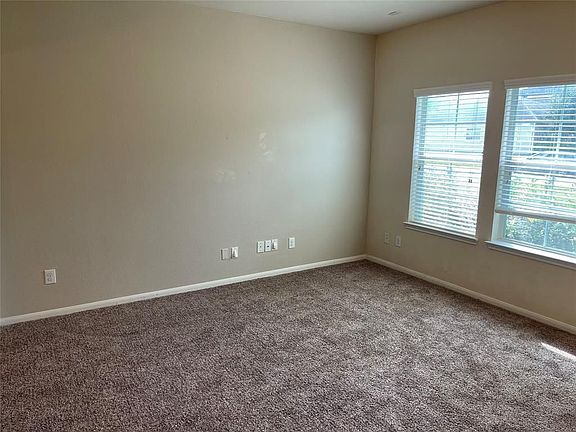 5th image of 1725 Claremont Garden Cir