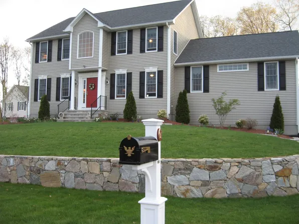 21 Scaralia Rd, Cranston, RI 02921