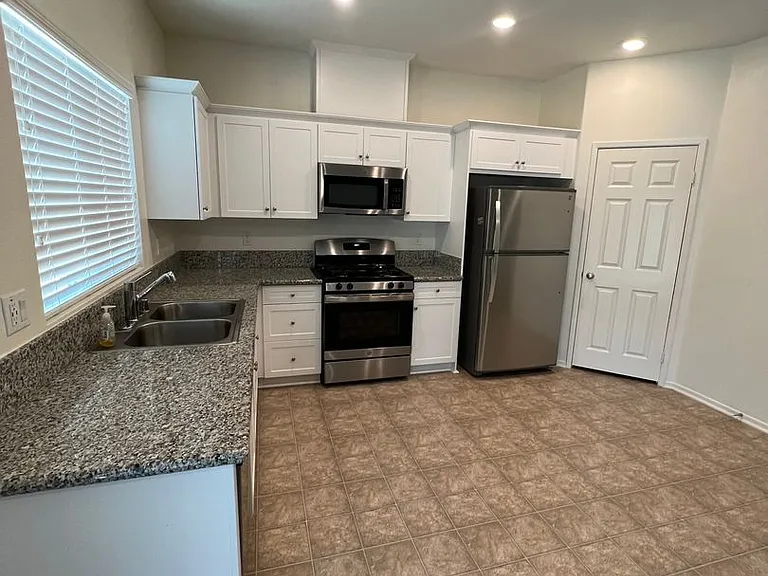 5916 Sucre Pl — Photo 5