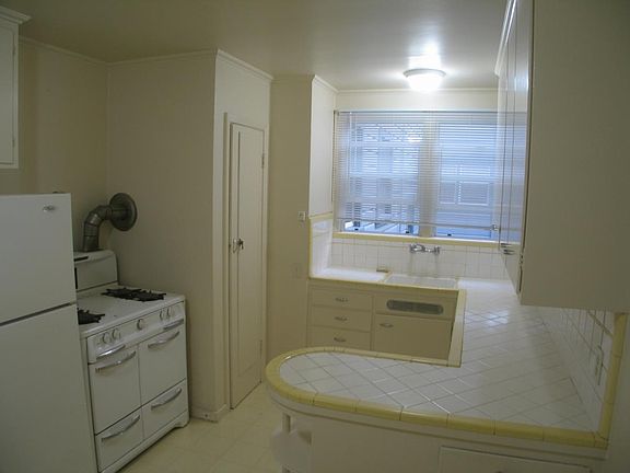 3rd image of 447 15th Ave APT 2
